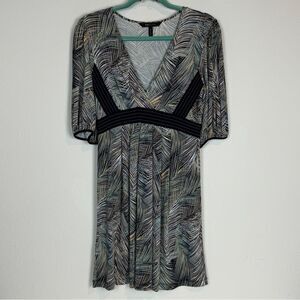 BCBGMaxAzria Feather Print Slinky Knit Short Sleeve V-Neck Dress XS